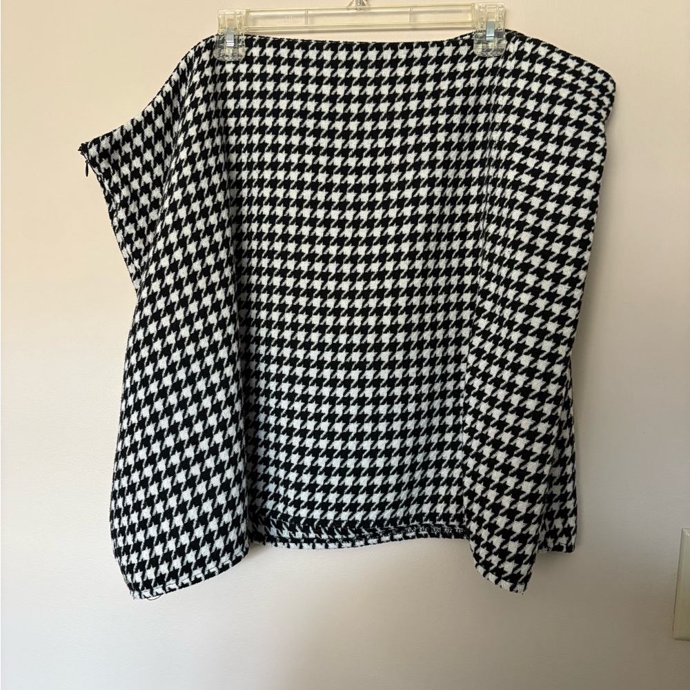 Classic Black and White Houndstooth Tweed Skirt
